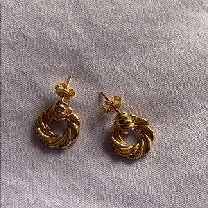 Croissant knocker earrings.